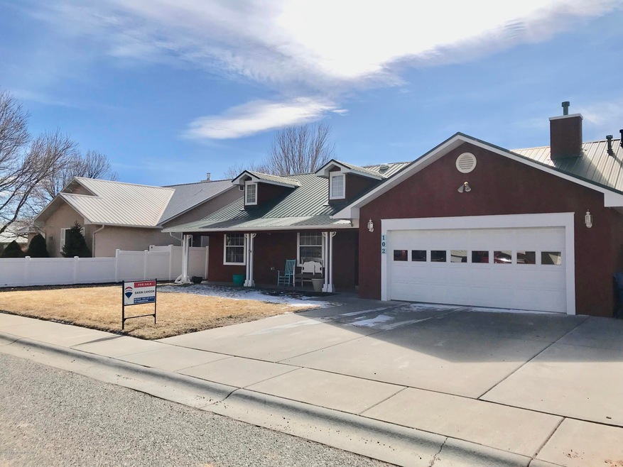102 Meadow Cir, Bloomfield, NM 87413 - photo 1