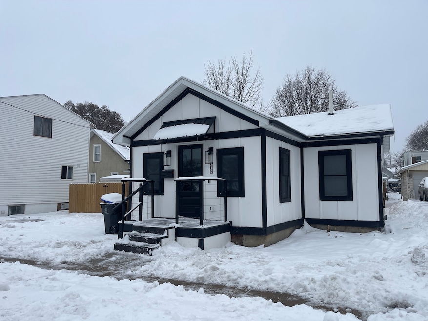 607 W Olive St, Bloomington, IL 61701 - photo 1