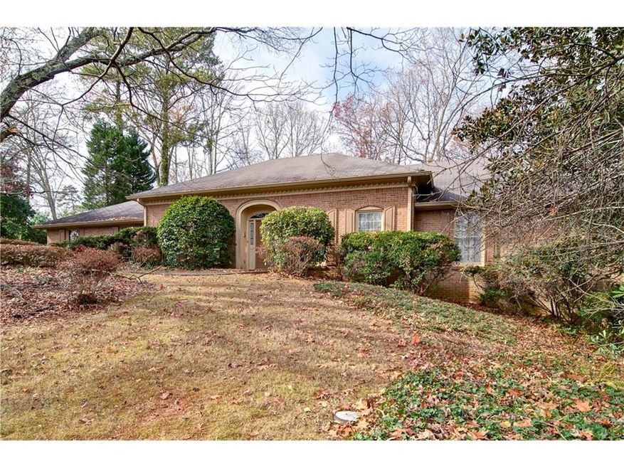 Ranch home on cul de sac, large private lot
