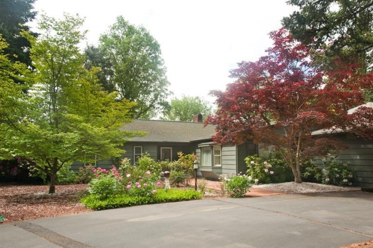 235 SW Central Ave, Grants Pass, OR 97526 - photo 1