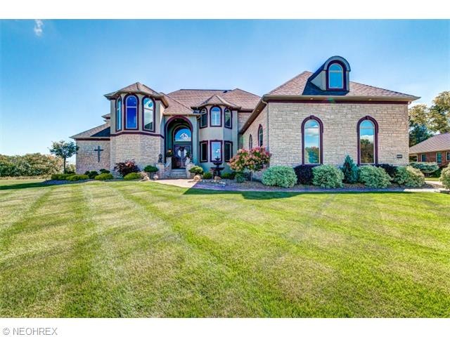 This gorgeous meticulous home is located close to 