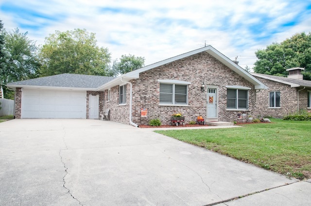 116 E Tyler St, Oswego, IL 60543 - photo 1