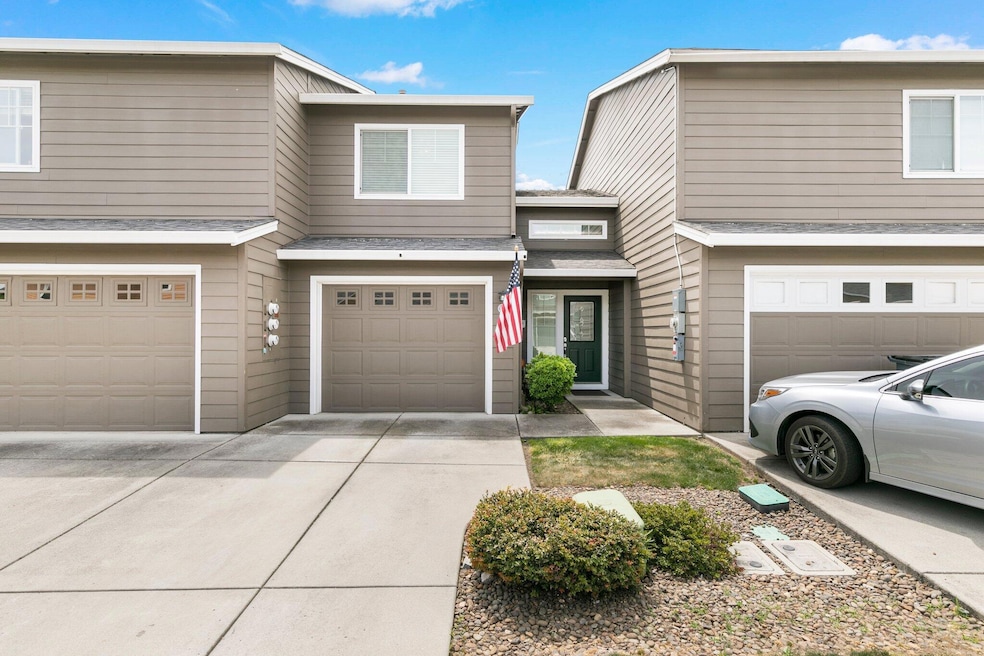 332 Live Oak Loop, Central Point, OR 97502 - photo 1