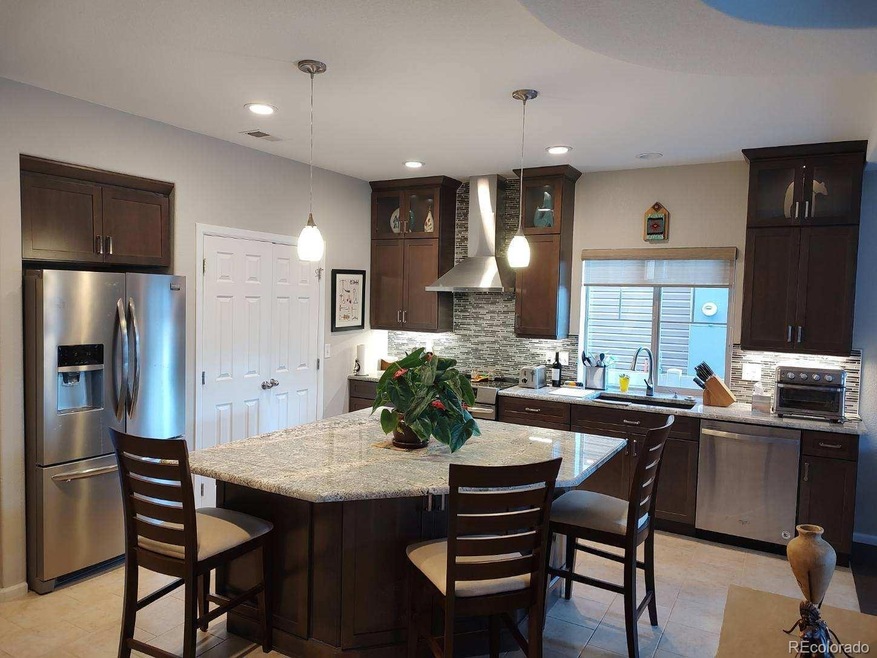 Gorgeous remodeled kitchen with granite and drawer