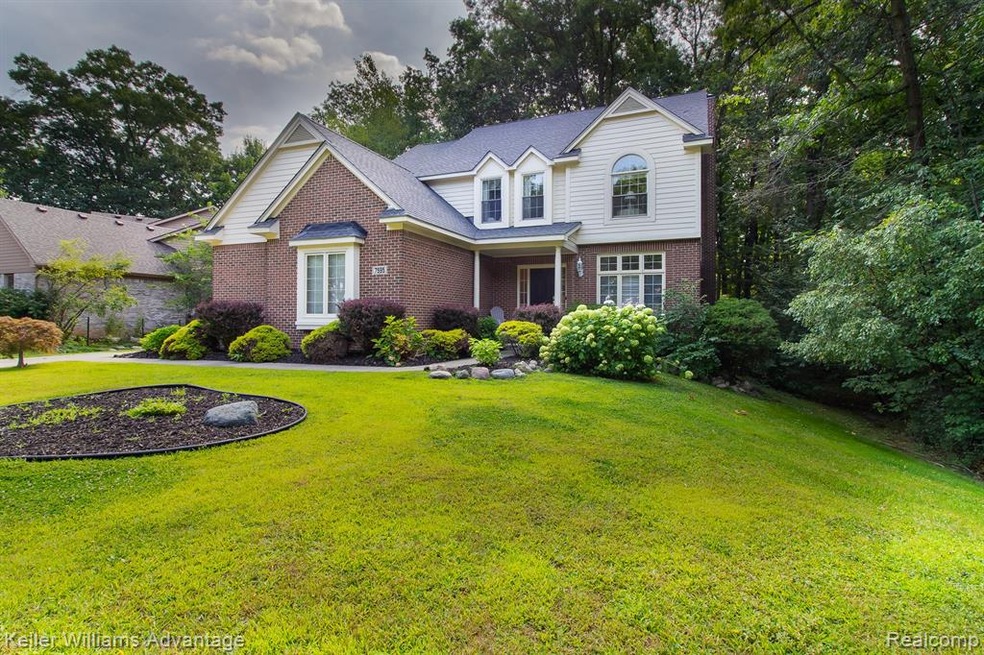 7595 Watford Dr, West Bloomfield, MI 48322 - photo 1