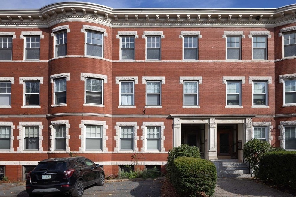 12 Colbourne Crescent unit 3, Brookline, MA 02445 - photo 1