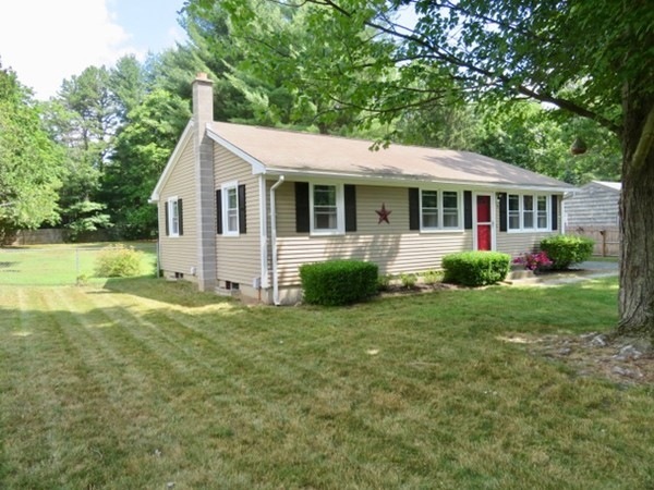 9 Plain St, Easthampton, MA 01027 - photo 1