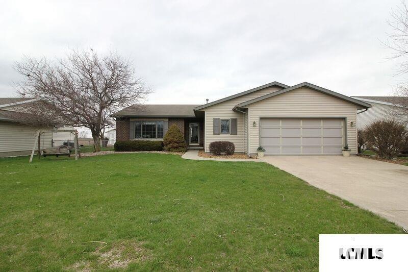 140 Lincolnwood Dr, Lincoln, IL 62656 - photo 1