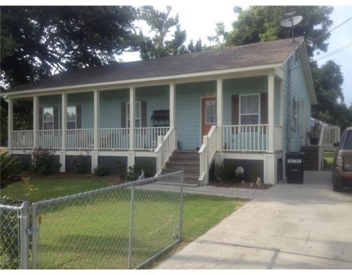 127 Washington St, Bay Saint Louis, MS 39520 - photo 1