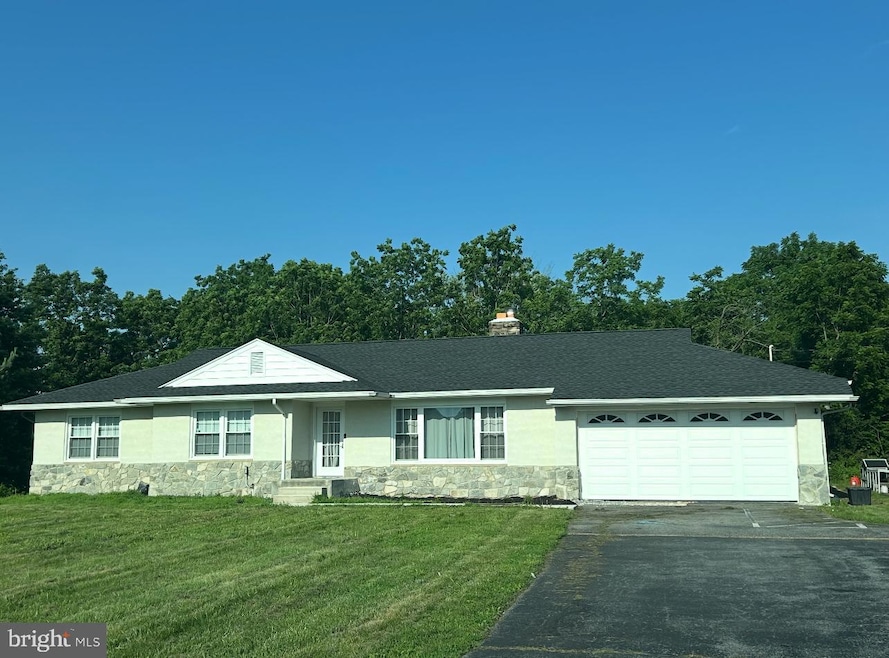 1378 S Hanover St, Pottstown, PA 19465 - photo 1