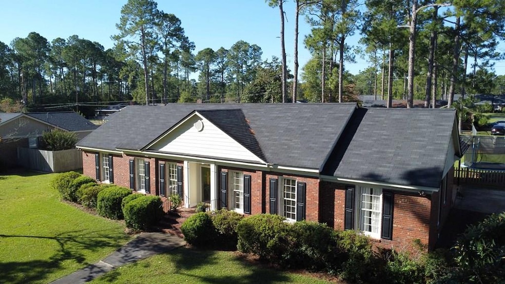 1823 W Lakeridge Dr, Albany, GA 31707 - photo 1