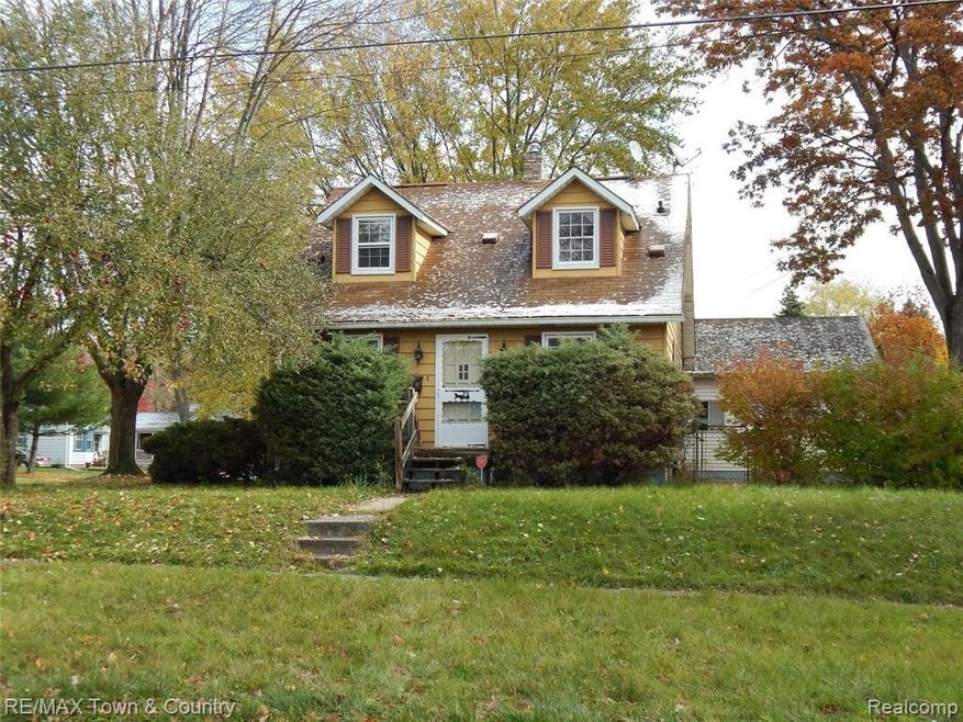 3901 Circle Dr, Flint, MI 48507 - photo 1