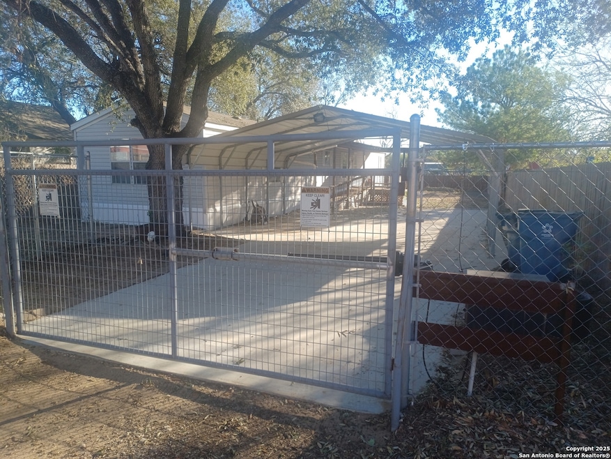 400 Dr, Pleasanton, TX 78064 - photo 1