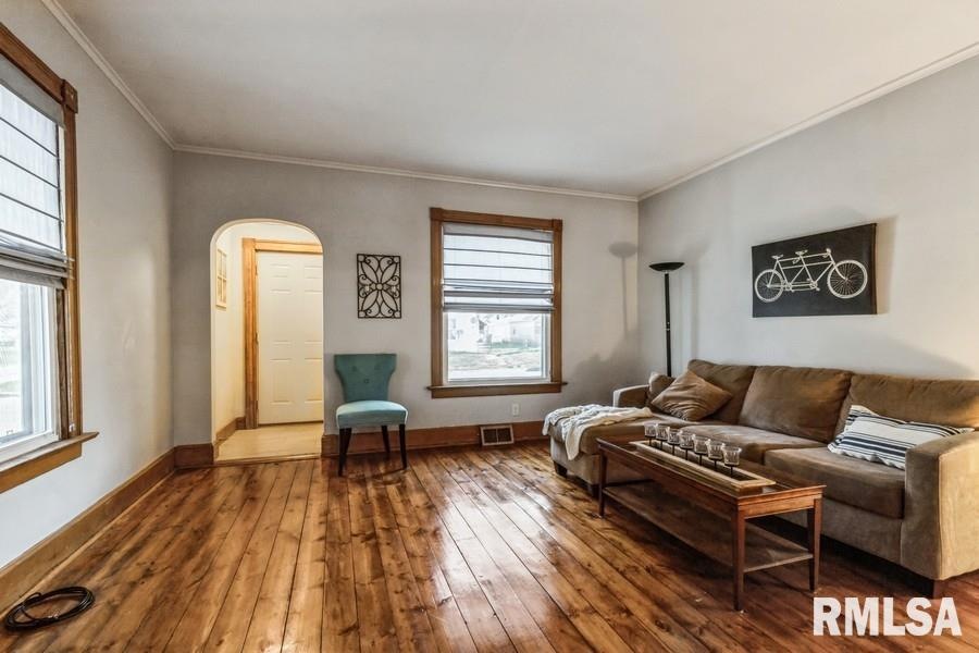 1461 W 7th St, Davenport, IA 52802 - photo 1