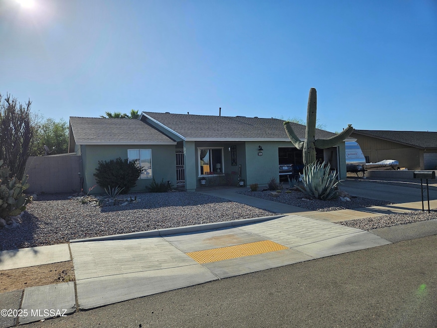 8300 North Firethorn Avenue, Tucson, AZ