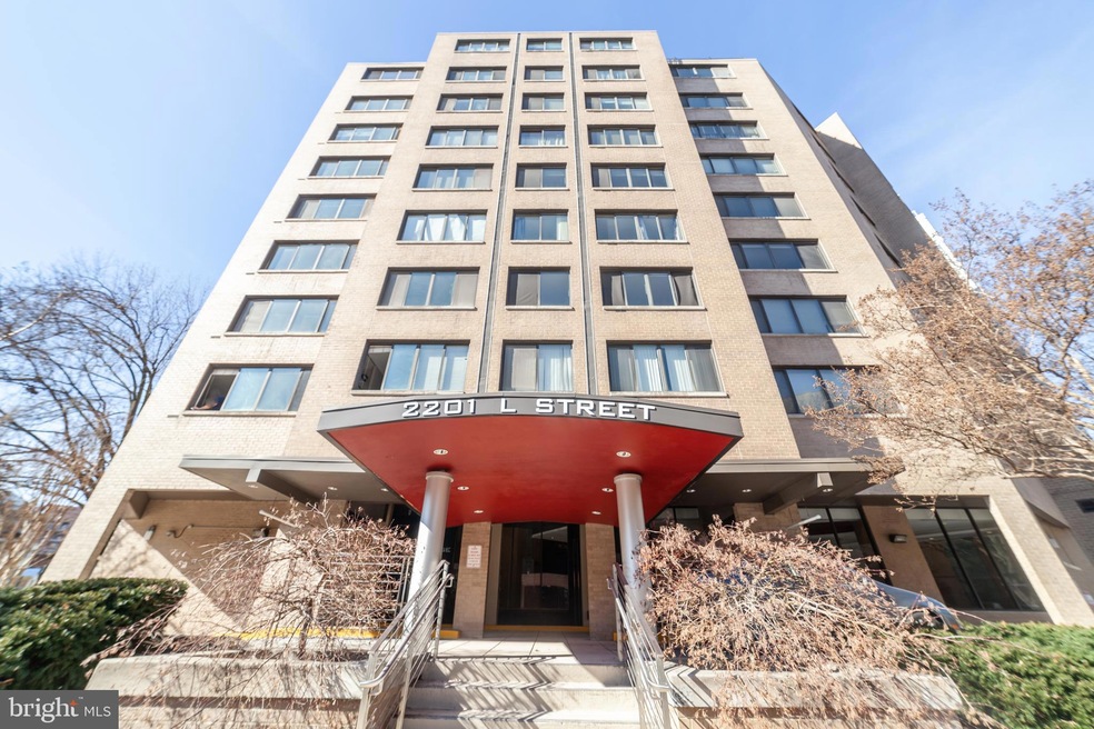 Carriage House unit 619, Washington, DC 20037 - photo 1