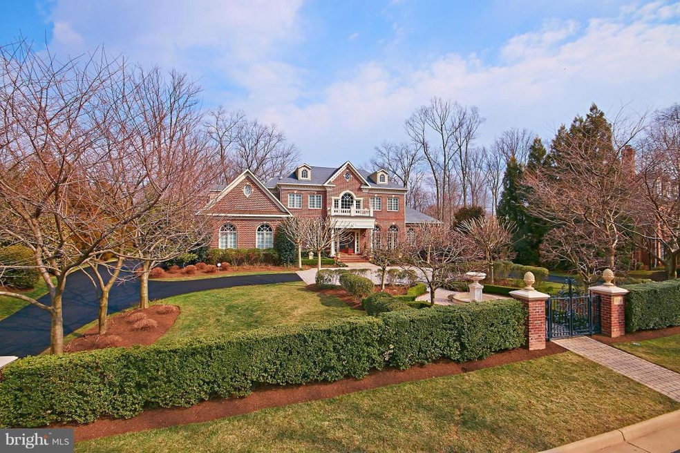 888 Alvermar Ridge Dr, McLean, VA 22102 - photo 1