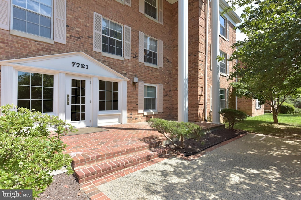 7721 Tremayne Place unit 307, McLean, VA 22102 - photo 1