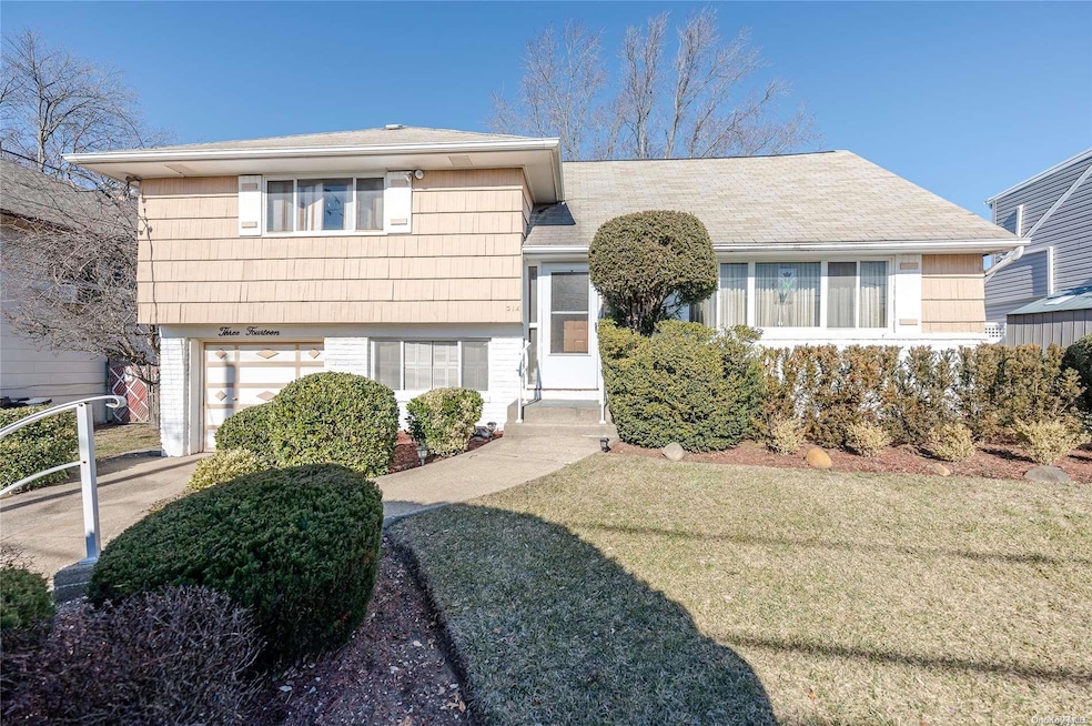 314 W Henrietta Ave, Oceanside, NY 11572 - photo 1