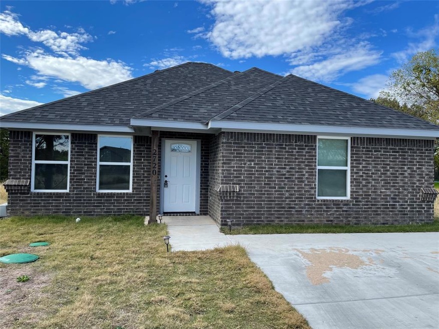 2720 Centaurus Way, Granbury, TX 76048 - photo 1