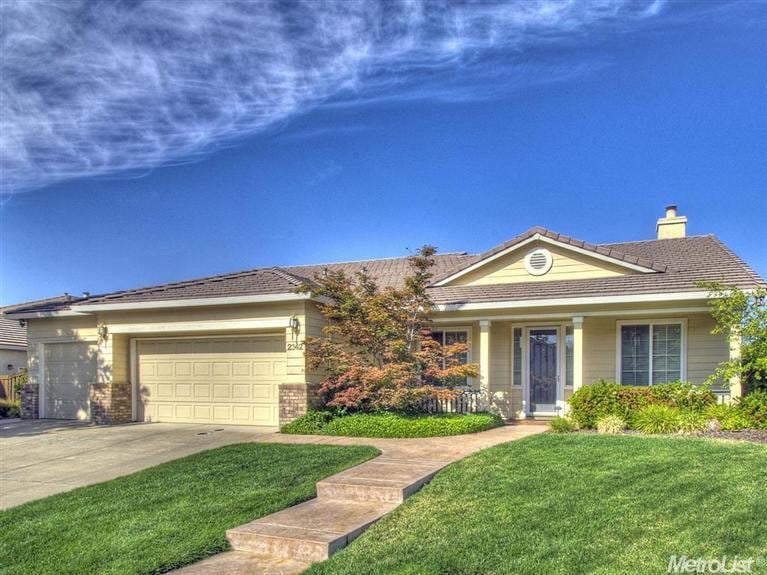 Please click on the virtual tour to view more pictures.