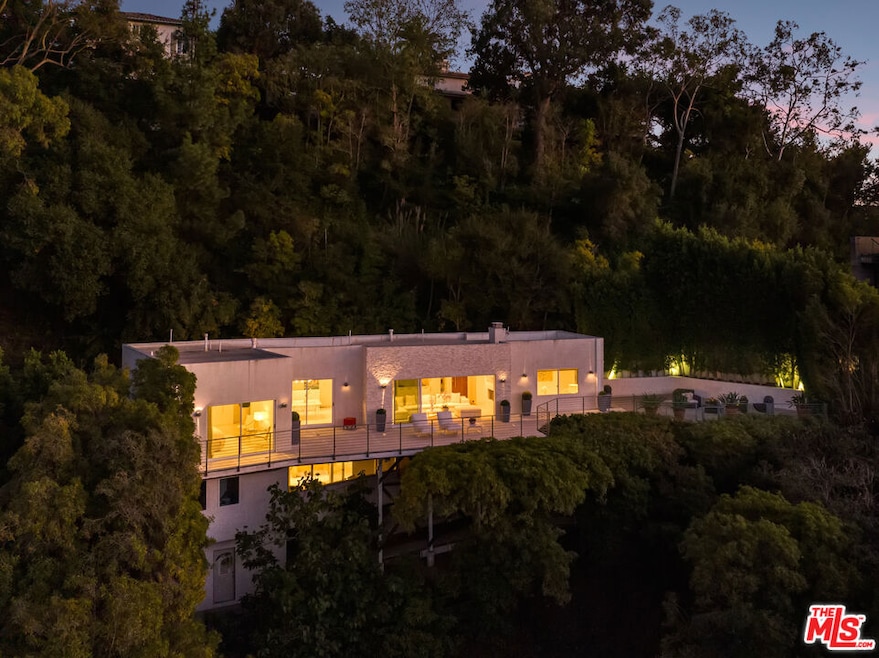 9422 Readcrest Dr, Beverly Hills, CA 90210 - photo 1