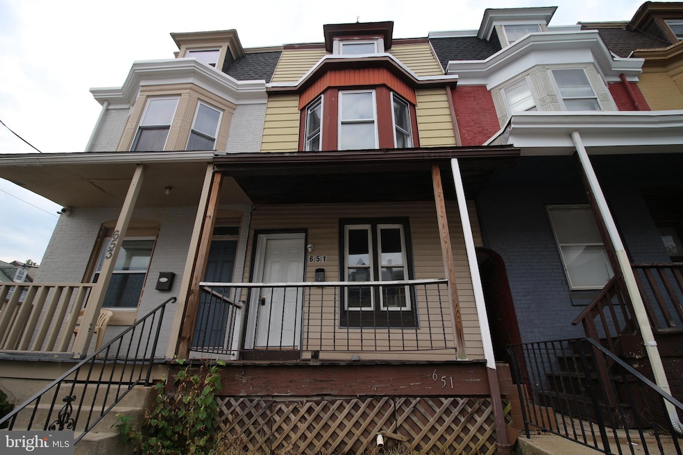 651 Locust St, Reading, PA 19604 - photo 1