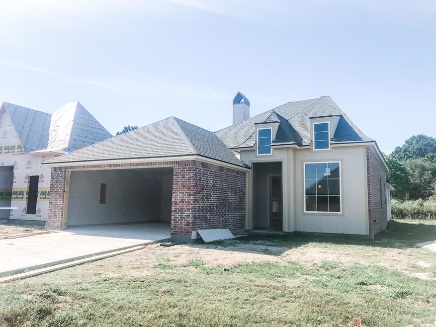 302 San Sebastian Dr, Youngsville, LA 70592 - photo 1