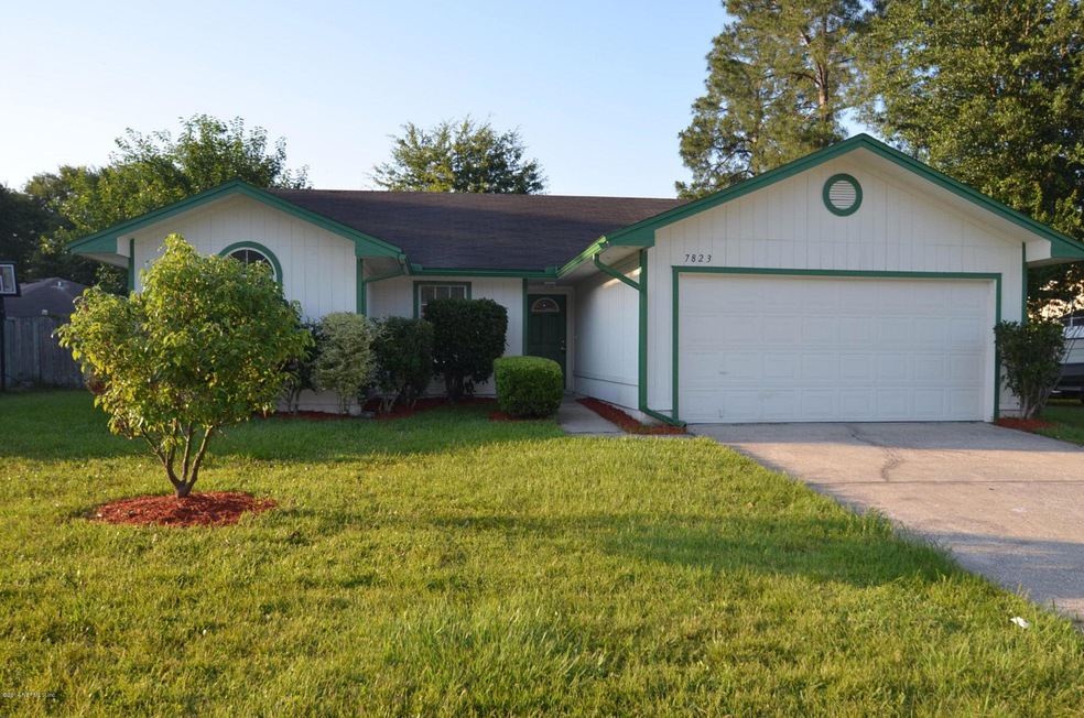 7823 Hunters Lake Cir S, Jacksonville, FL 32210 - photo 1