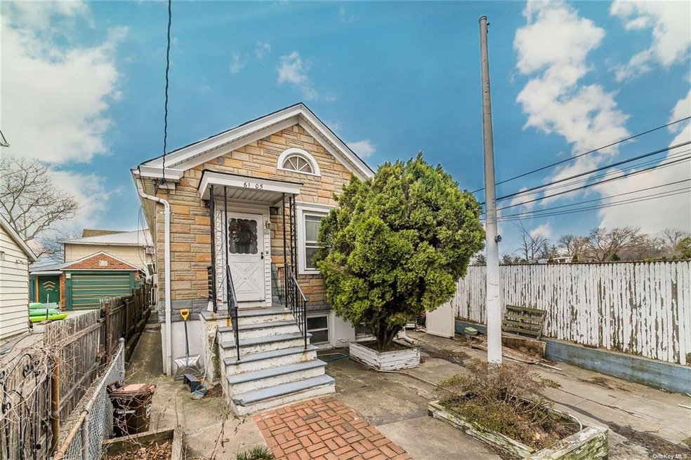 61-05 Lawrence St, Flushing, NY 11367 - photo 1
