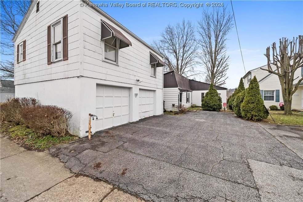 1320 Kanawha Ave, Dunbar, WV 25064 - photo 1