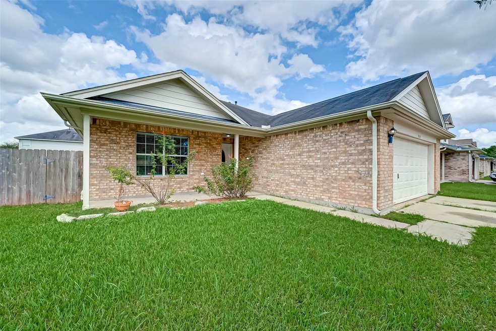 1014 Santa fe Ct, Rosenberg, TX 77471 - photo 1
