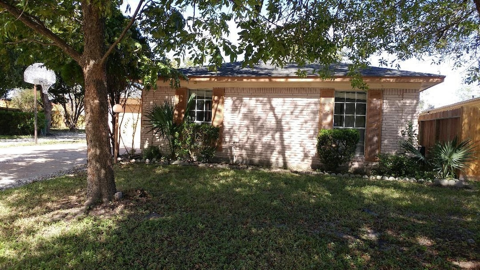 1354 Twin Falls Rd, Houston, TX 77088 - photo 1