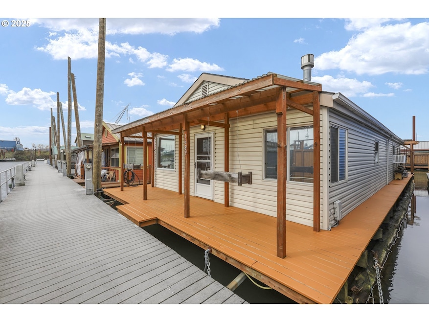 1683 N Jantzen Ave, Portland, OR 97217 - photo 1