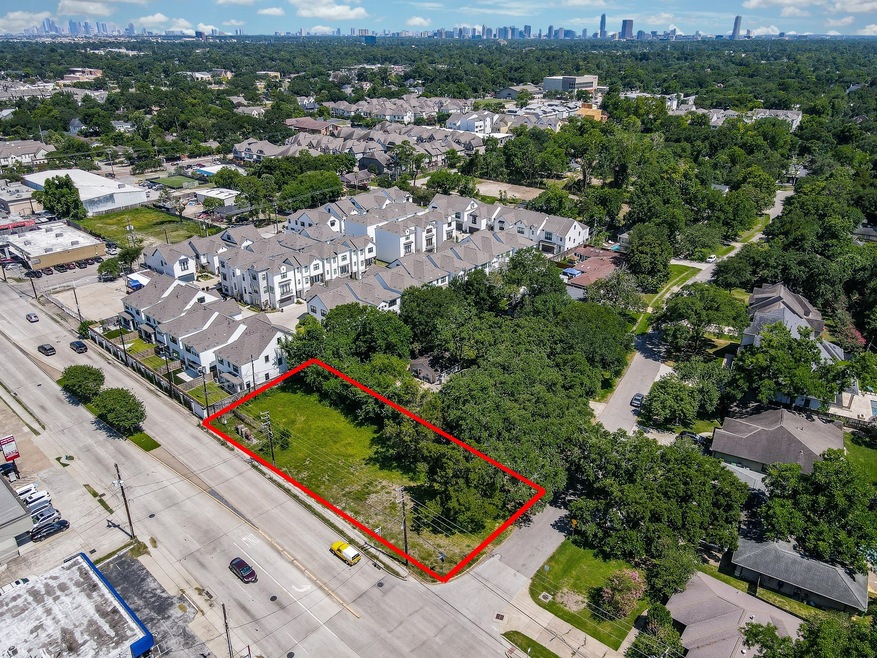 1734 Creek Dr, Houston, TX 77055 - photo 1