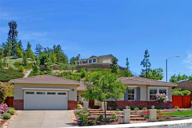 Rare ONE LEVEL in Chardonnay Hills, large lot.