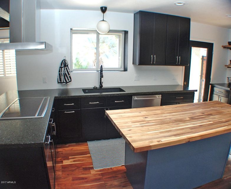 9816 N 24th Place, Phoenix, AZ 85028 - photo 1