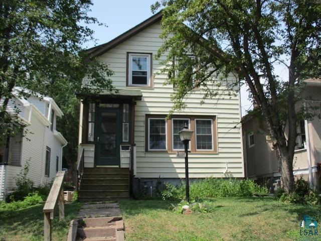 View of front of home featuring a front lawn