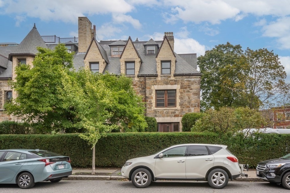 11 Garrison Rd unit 4, Brookline, MA 02445 - photo 1