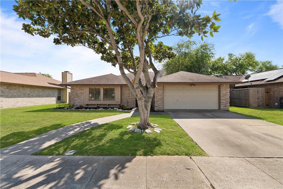 Pending $299,900 • Co-Listing Agent