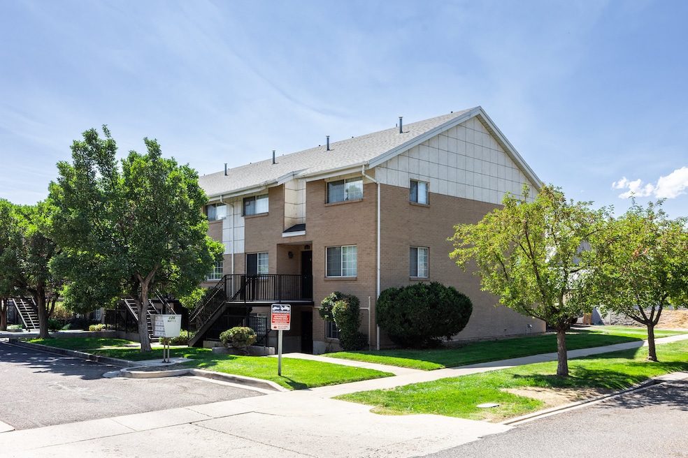 136 E 400 N unit 107, Provo, UT 84606 - photo 1