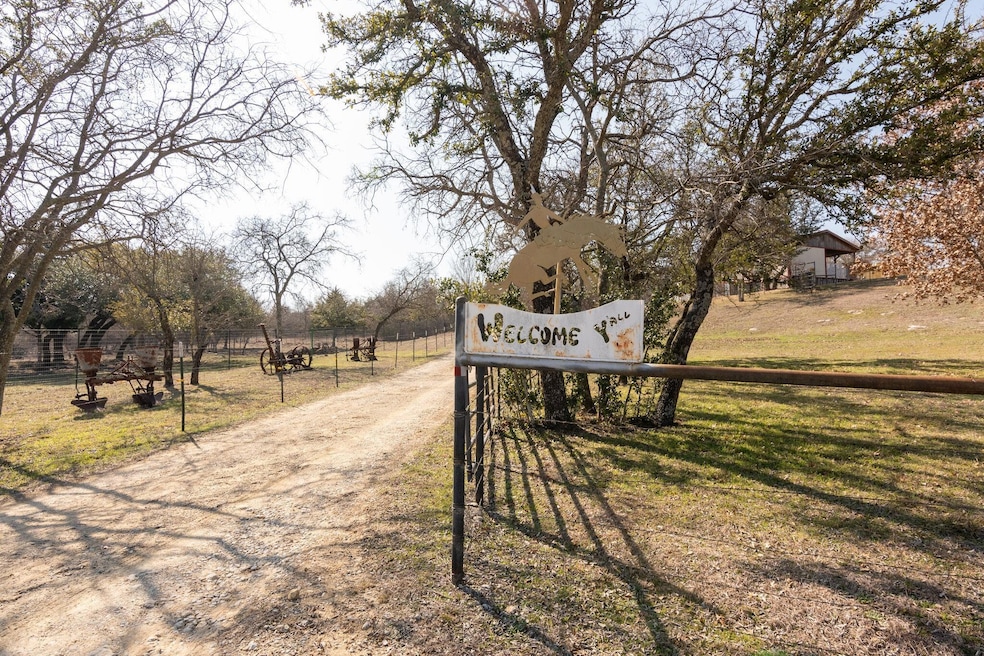 315 Lelon Ct, Springtown, TX 76082 - photo 1