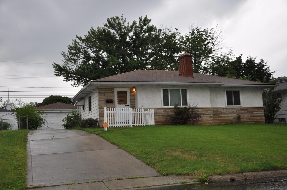 1085 Racine Ave, Columbus, OH 43204 - photo 1