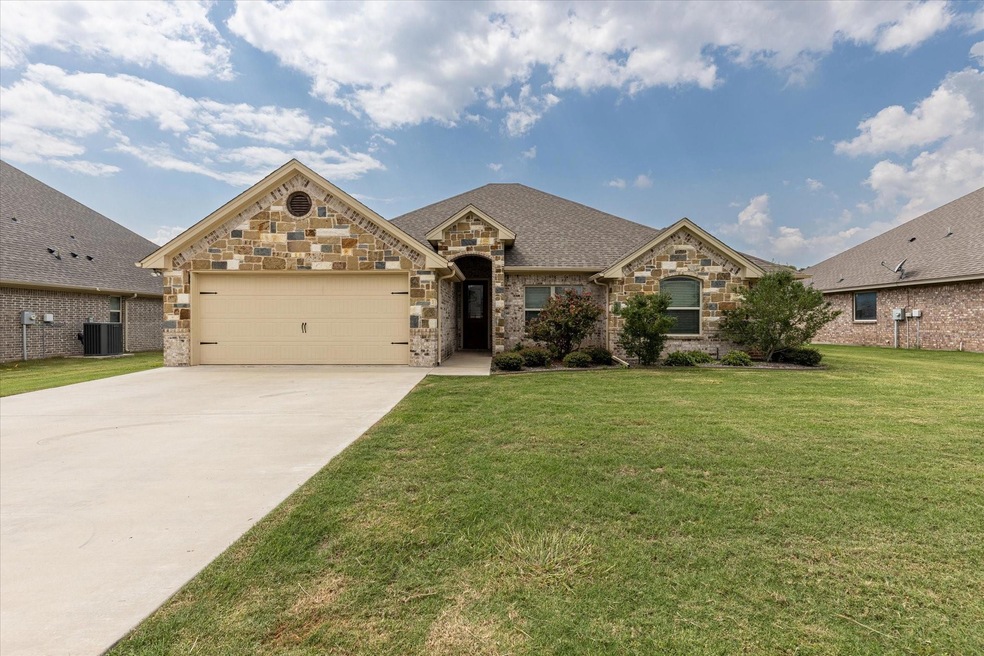 3103 Windcrest Ct, Granbury, TX 76049 - photo 1