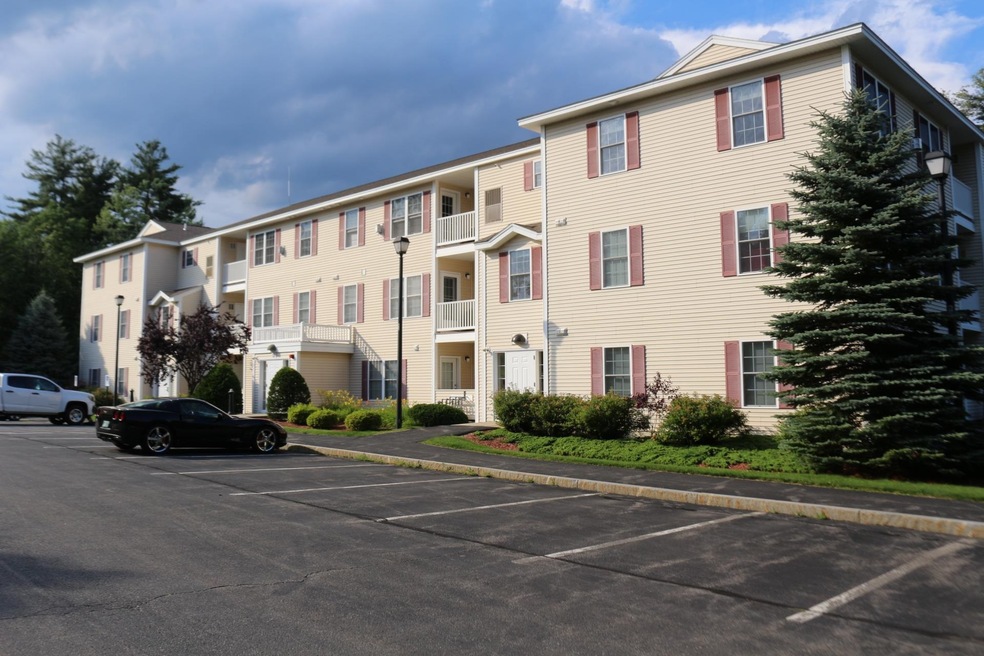 18 Crestview Cir unit 208, Londonderry, NH 03053 - photo 1