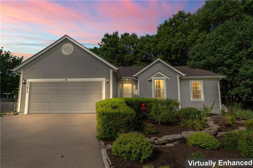 22673 S Washington Ave, Spring Hill, KS 66083 - photo 1