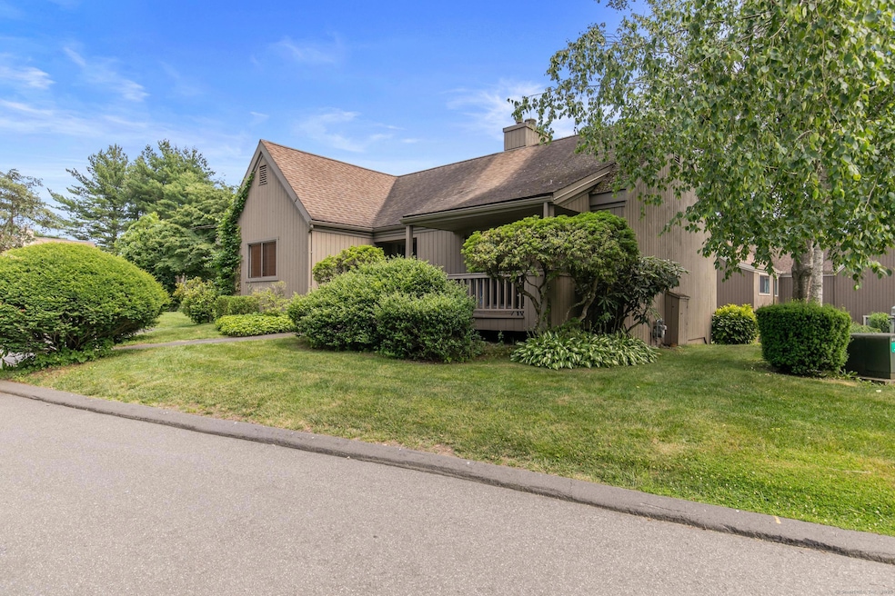 186 Apache Ln unit A, Stratford, CT 06614 - photo 1