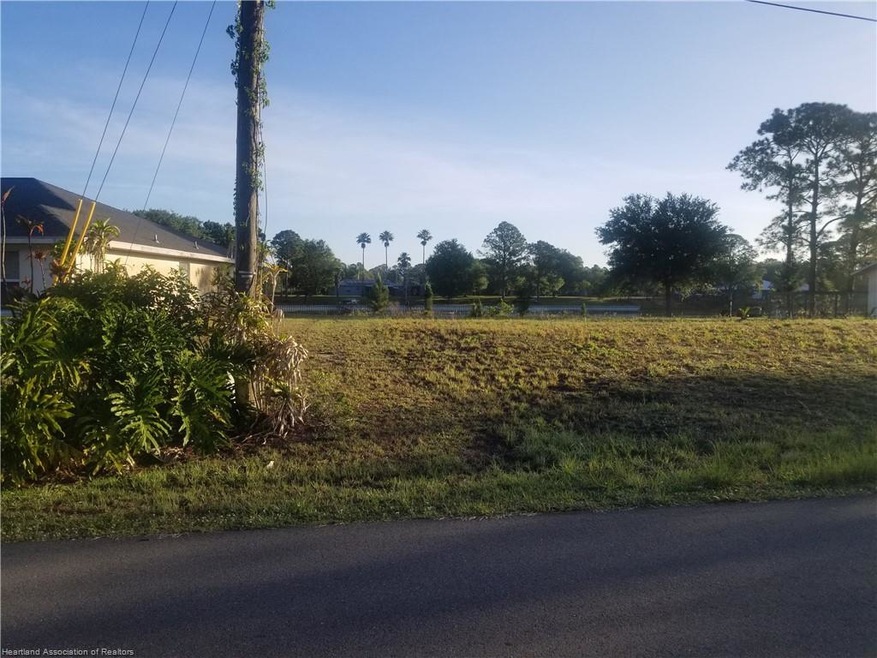 828 Lake Betty Dr, Lake Placid, FL 33852 - photo 1