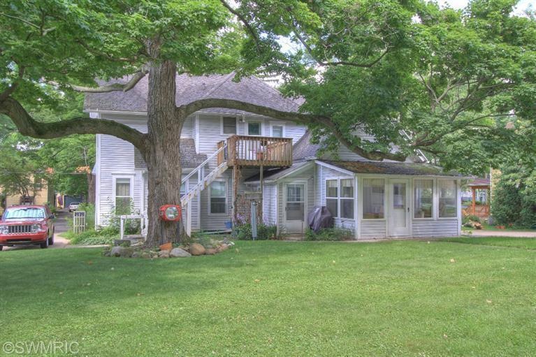 324 N Madison St, Marshall, MI 49068 - photo 1