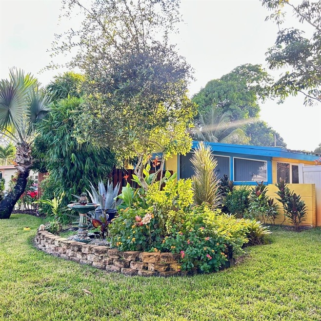 881 SW 49th Terrace, Plantation, FL 33317 - photo 1